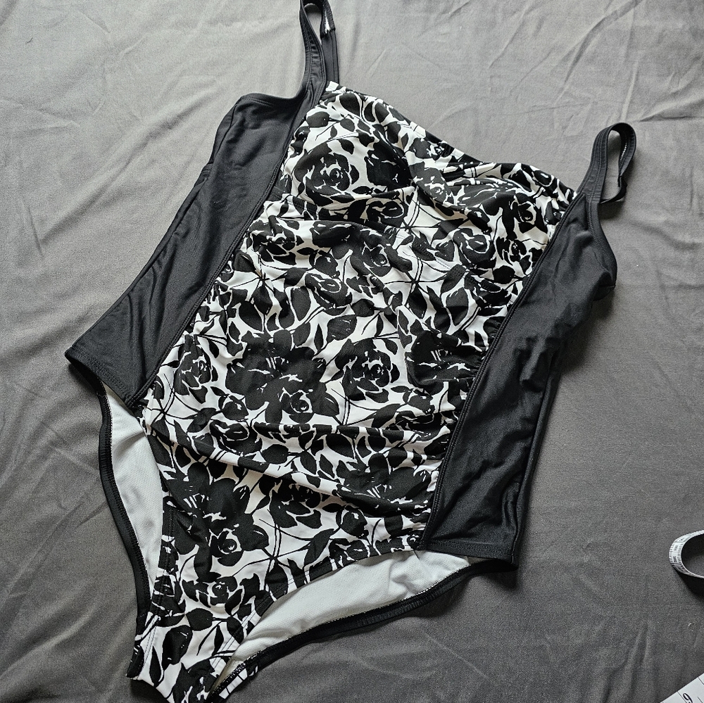 💥 Ava & Viv Black and White Swimsuit